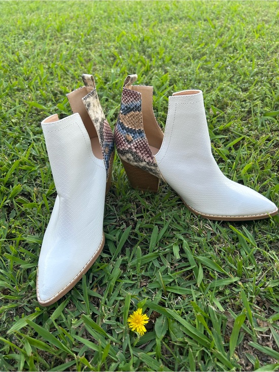 Shoes - Western Cutout Ankle Boots, Snakeskin Back, White Faux Leather Booties Size 8